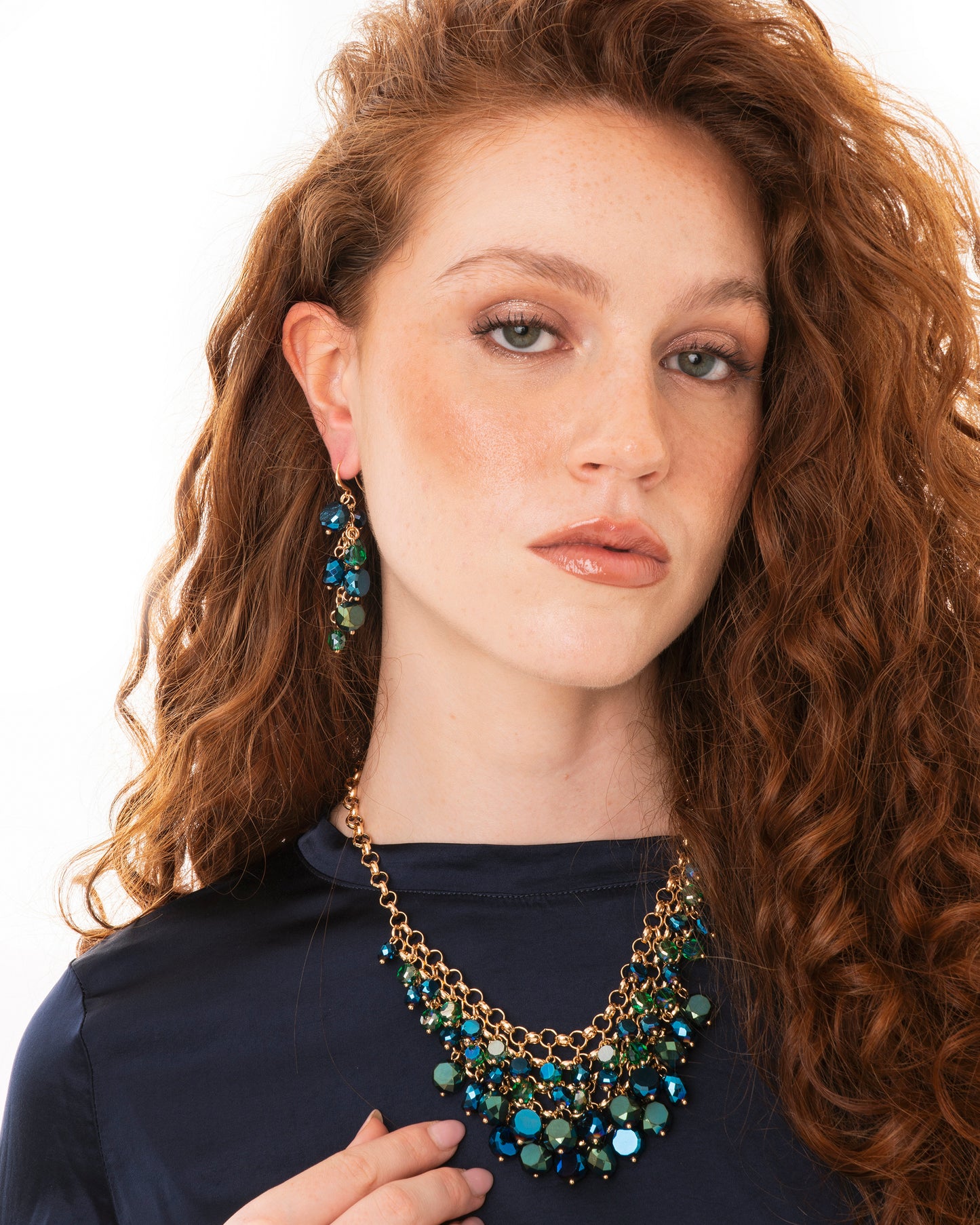 Collana girocollo a catena con cascata di pietre in vetro tono blu