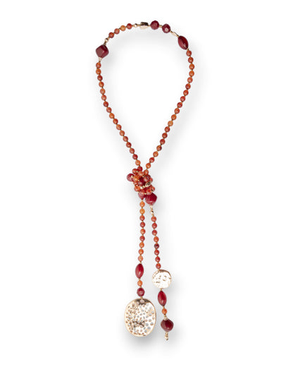Collana lunga con pietre in acrilico tono arancio e chiusura a nodo