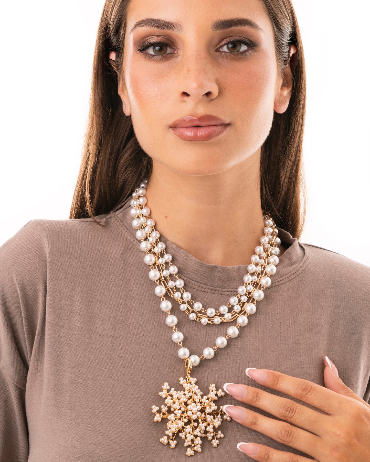 Collana girocollo multi fili con pietre in vetro e pendente fiocco di neve