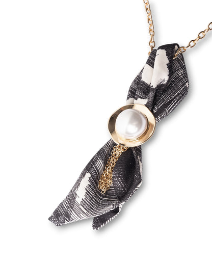 Collana girocollo a catena con cravattino in tessuto tono grigio
