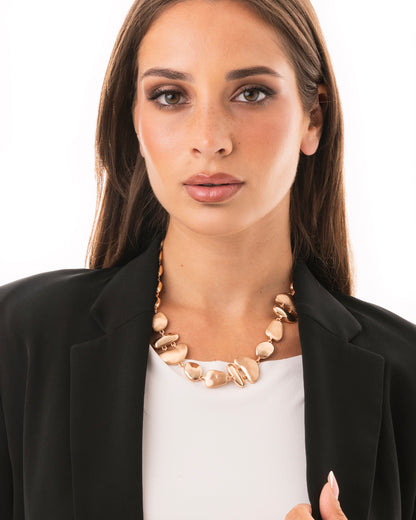 Collana girocollo dal design astratto in metallo