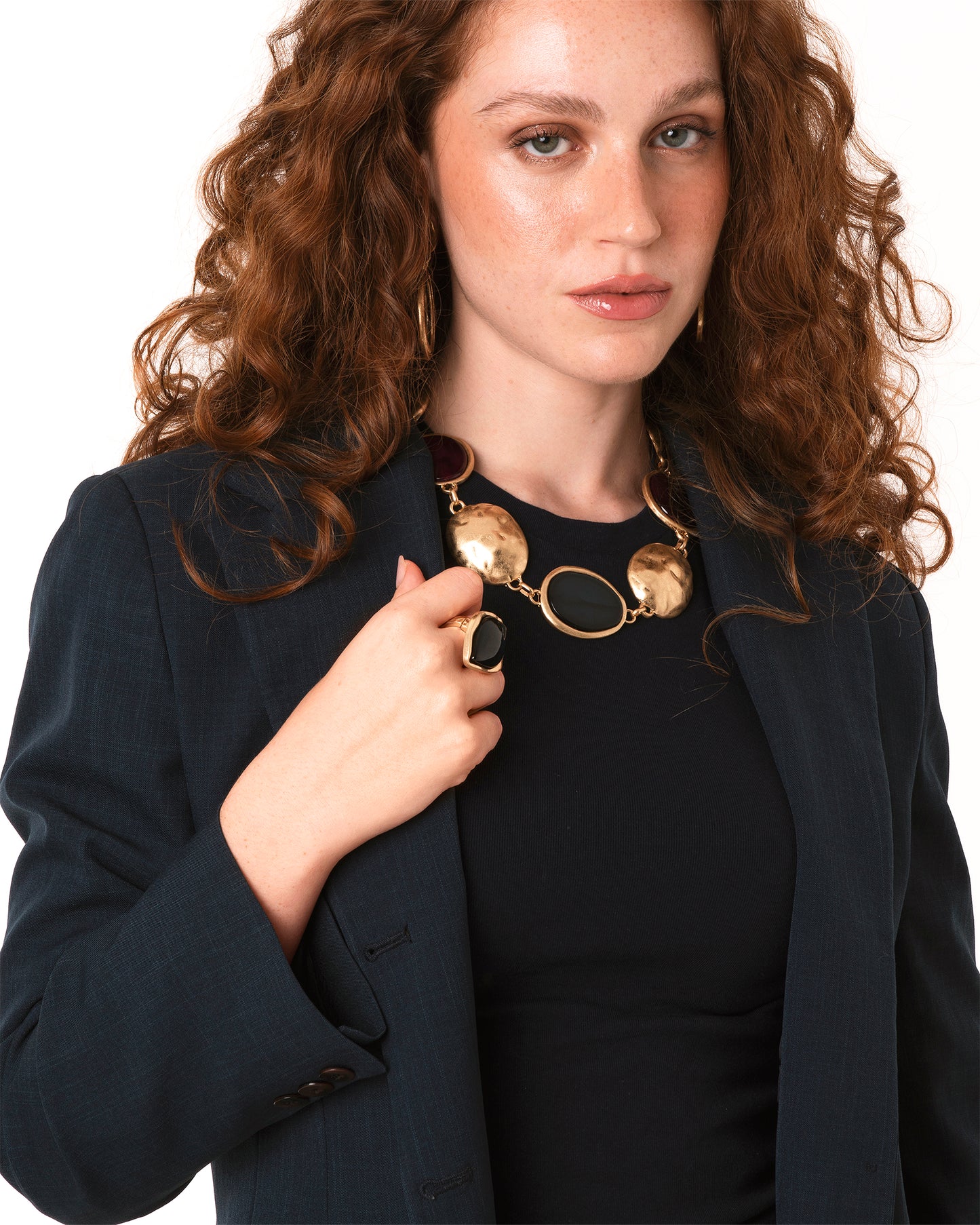 Collana girocollo in metallo con inserti in acrilico neri e prugna