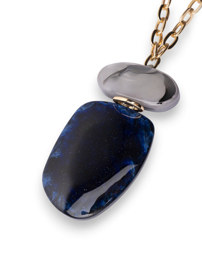 Collana lunga a catena con pendente in acrilico tono blu e grigio