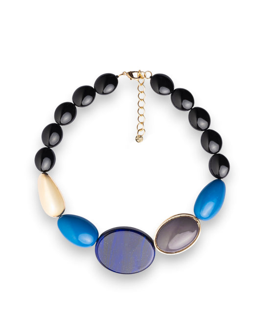Collana girocollo con pietre in resina nere ed inserti in acrilico tono blu e grigio