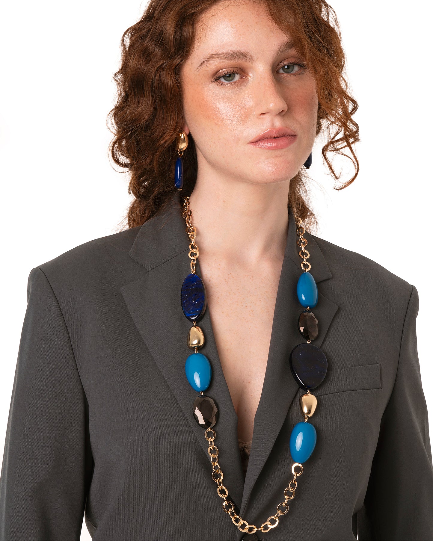 Collana lunga a catena con inserti in acrilico e vetro tono blu e grigio