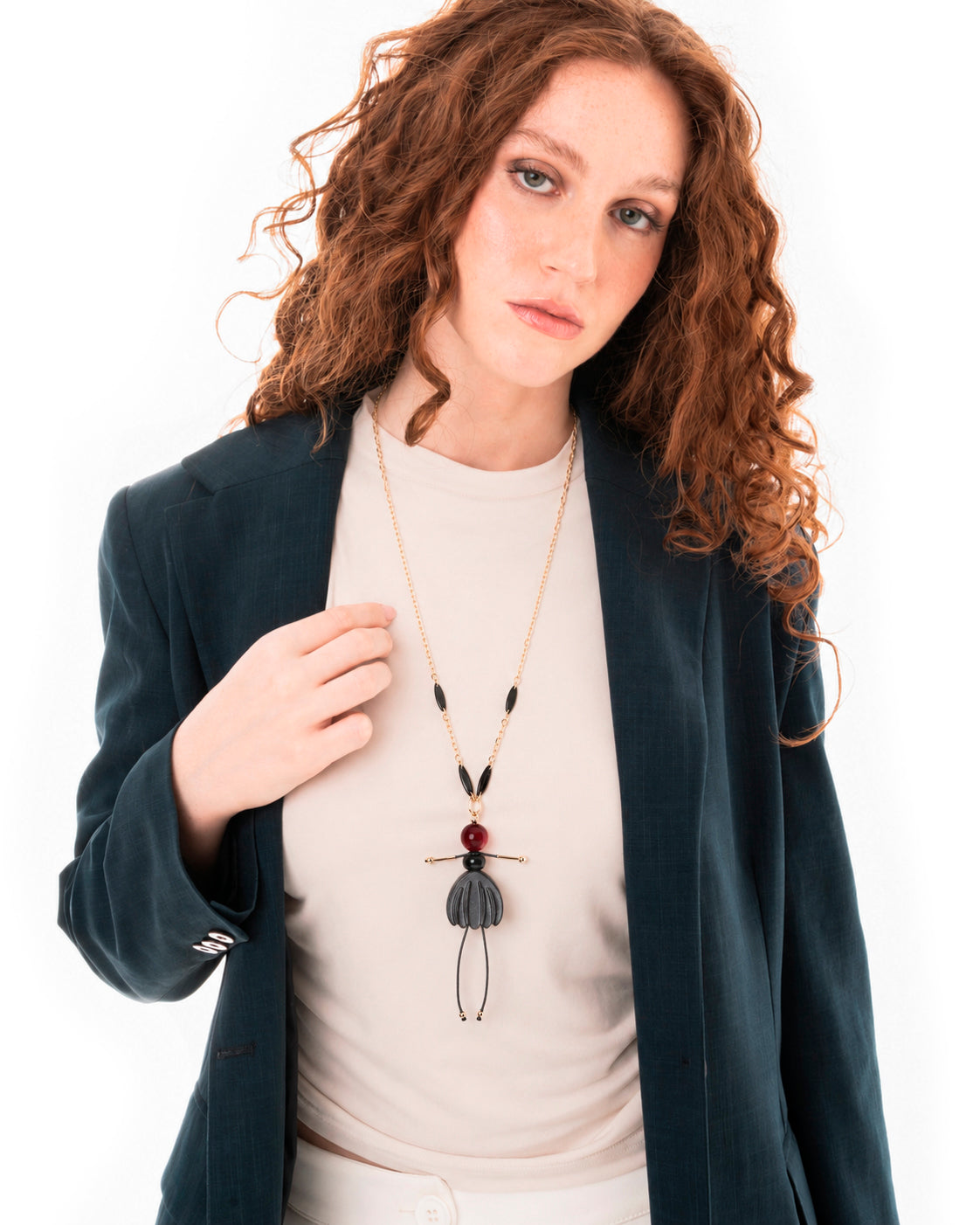 Collana lunga a catena con pendente in resina ed acrilico a ballerina con tutù nero