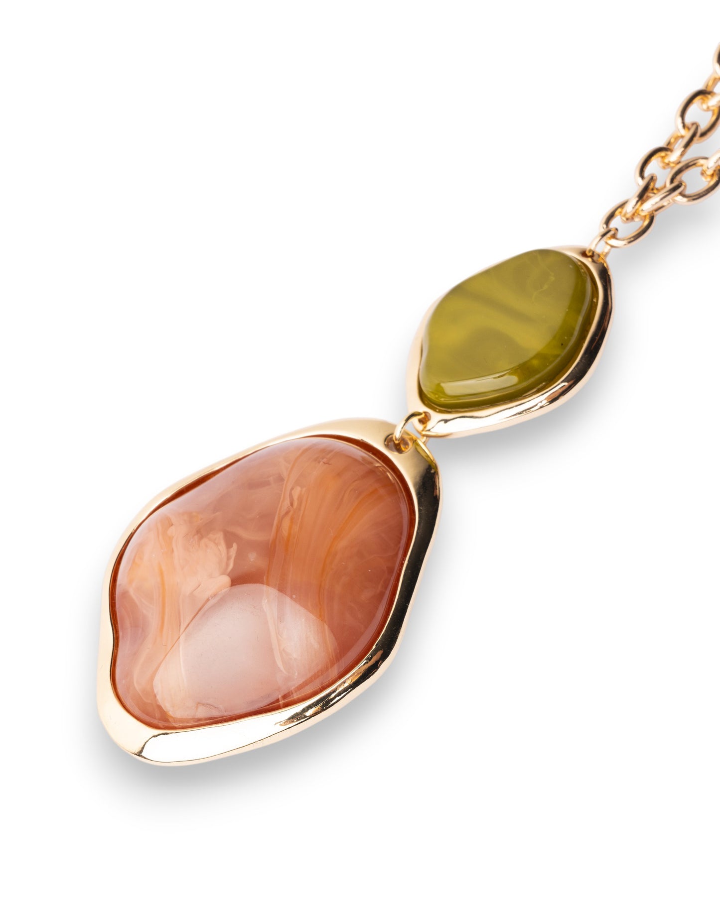 Collana lunga a catena con pendente a due pietre in resina e acrilico nei toni verde e terracotta