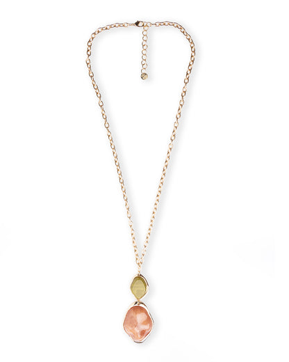 Collana lunga a catena con pendente a due pietre in resina e acrilico nei toni verde e terracotta