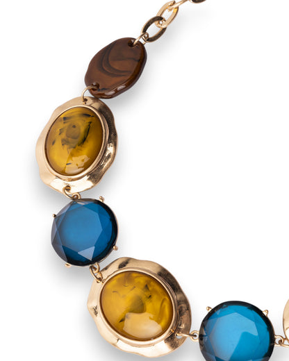 Collana girocollo a catena con pietre in acrilico tono marrone, ocra e azzurro