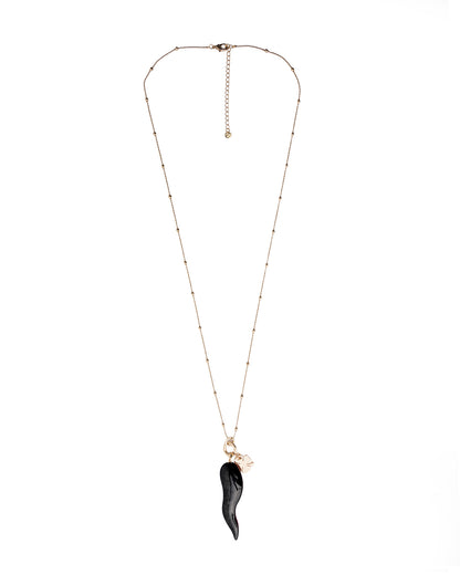 Collana lunga con catena sottile e pendente corno schiacciato in acrilico nero