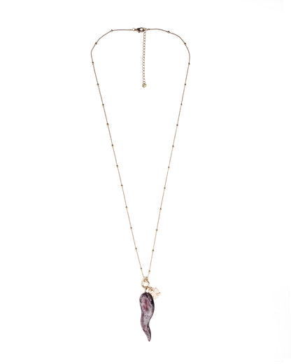 Collana lunga con catena sottile e pendente corno schiacciato in acrilico violaceo