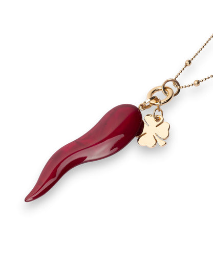 Collana lunga con catena sottile e pendente corno schiacciato in acrilico bordeaux