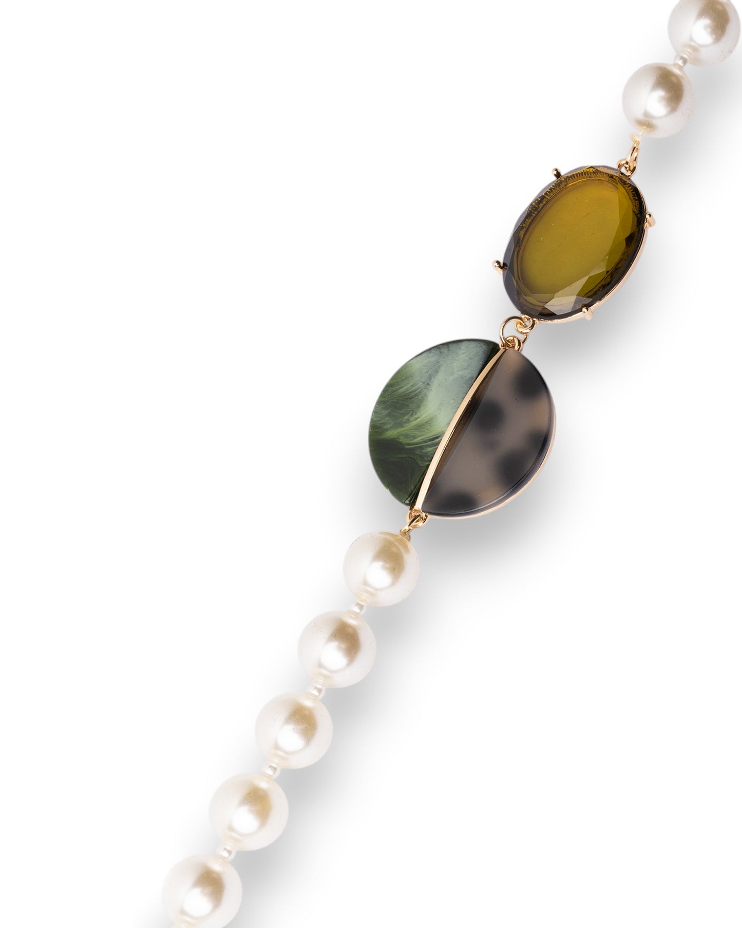 Collana lunga con sfere perlate e inserti in vetro e acrilico nei toni del verde