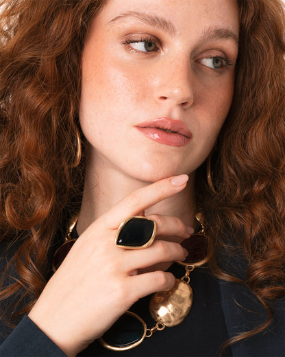 Anello in metallo elastico con pietra in acrilico blu scuro