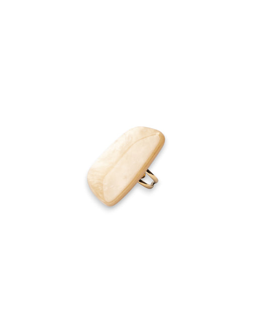 Anello regolabile in acciaio con pietra geometrica in acrilico beige