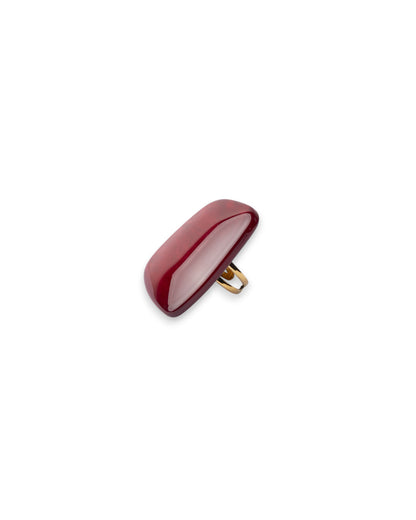 Anello regolabile in acciaio con pietra geometrica in acrilico rossa