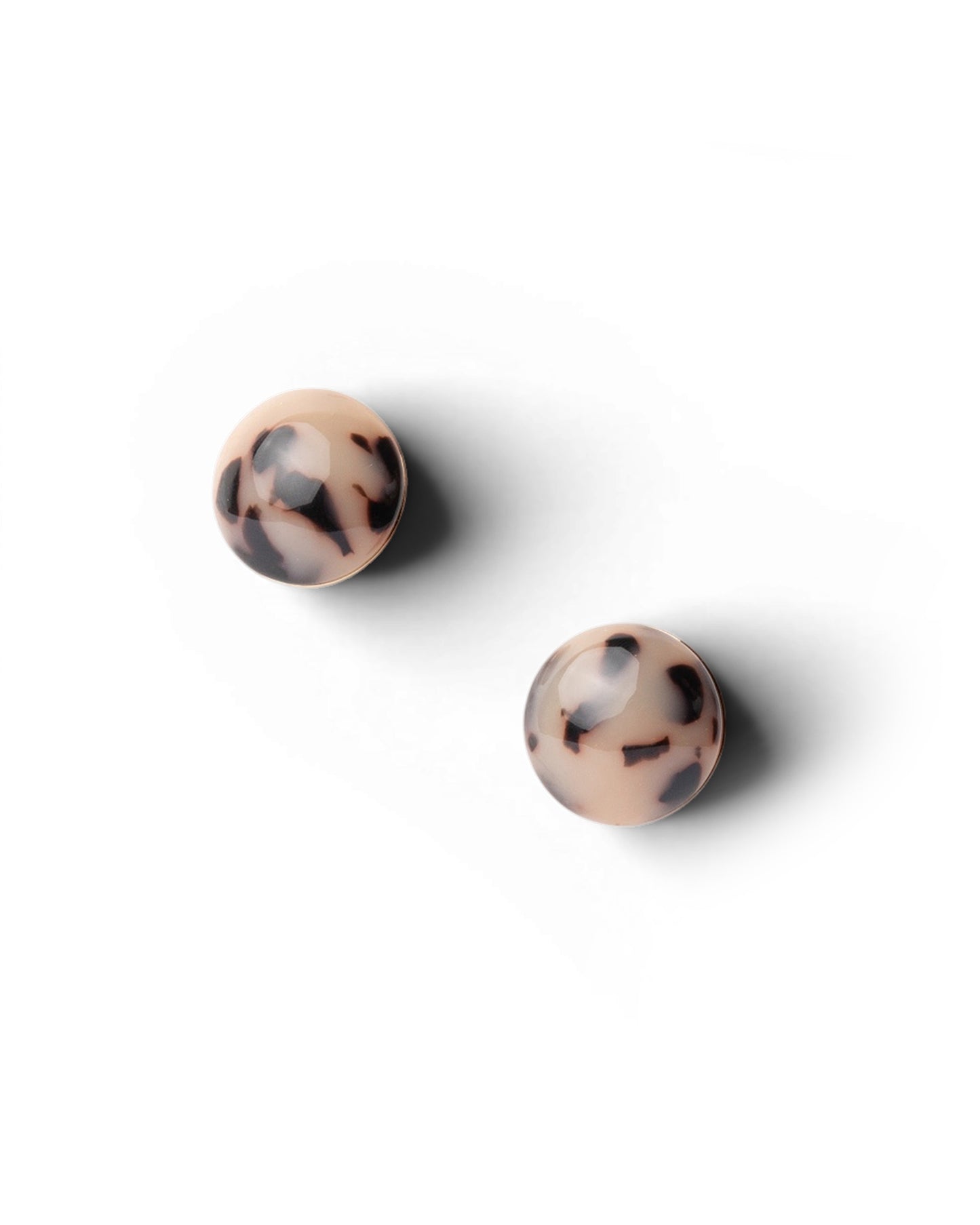 Orecchini a clip circolari in acrilico animalier beige