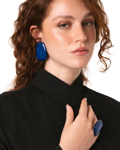 Orecchini a clip con pietra geometrica in acrilico blu