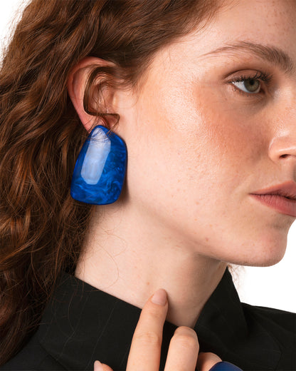 Orecchini a clip con pietra geometrica in acrilico blu