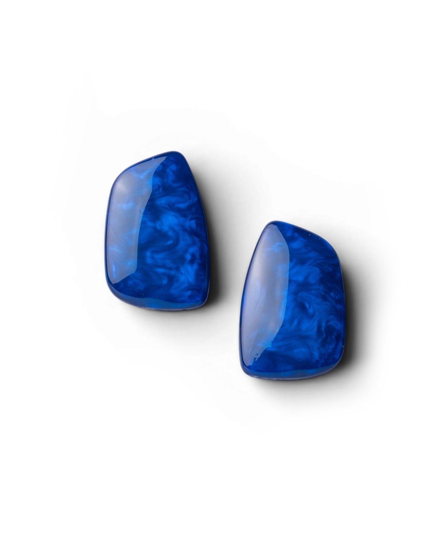 Orecchini a clip con pietra geometrica in acrilico blu