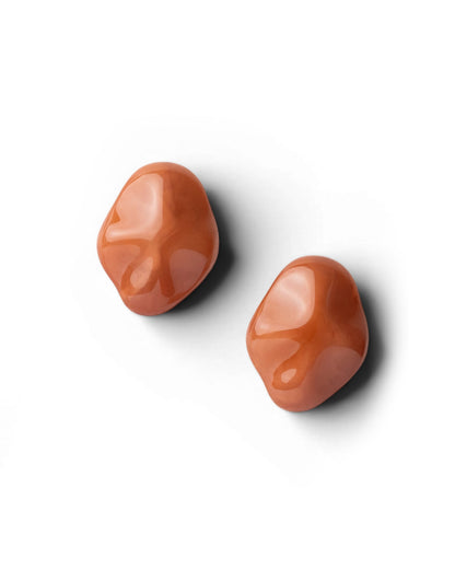 Orecchini a clip con pietra in resina nei toni del terracotta