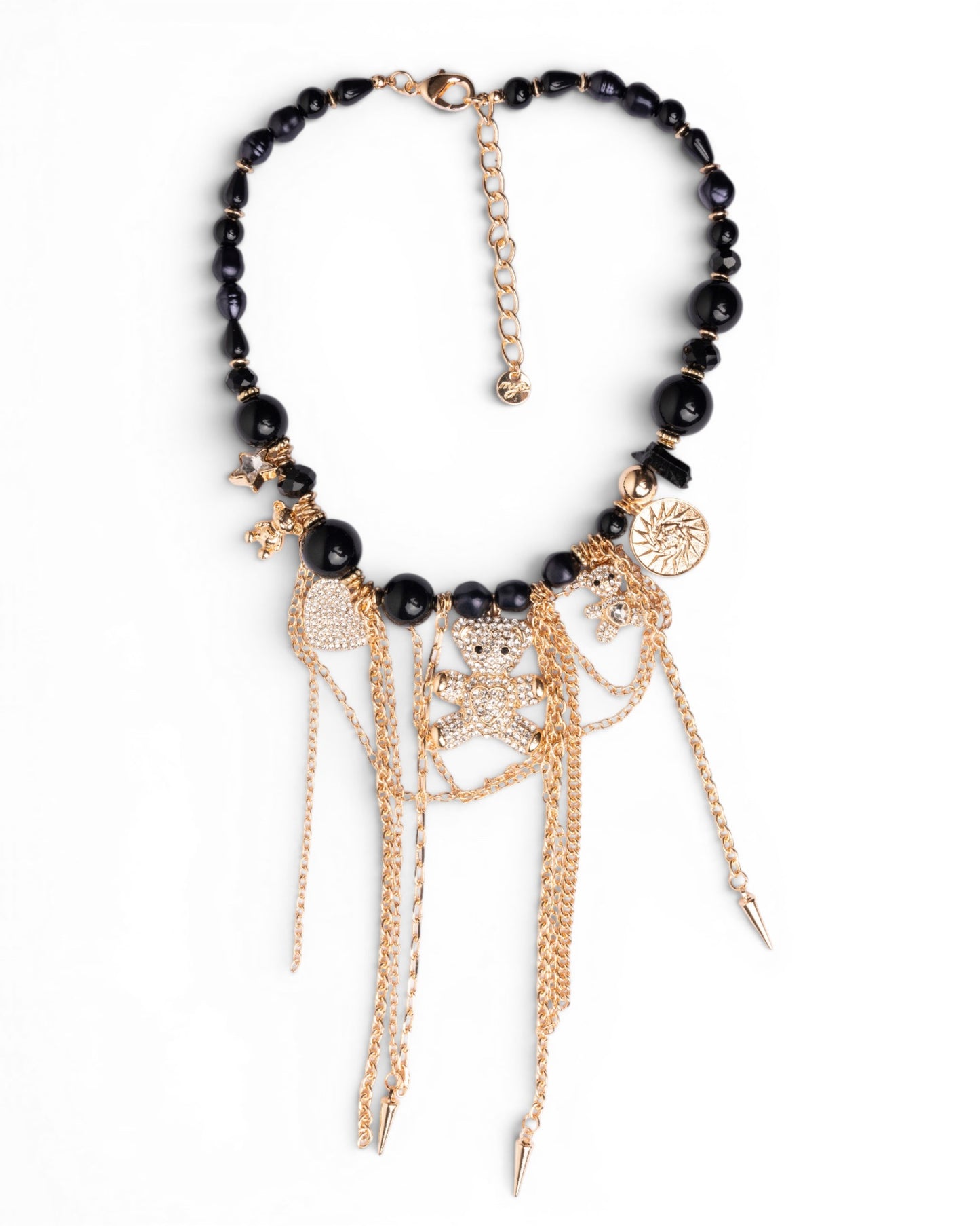Collana girocollo con pietre nere in acrilico e charms pendenti