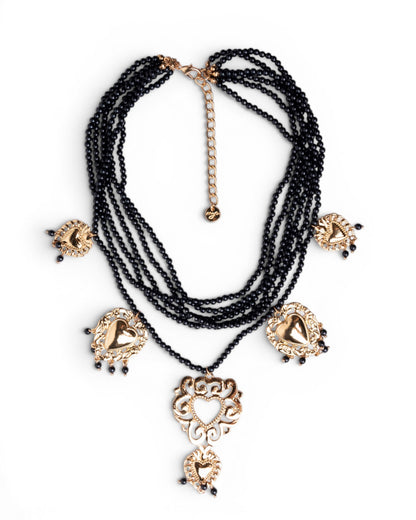 Collana multi fili con micro pietre in acrilico nere e cuori sacri pendenti