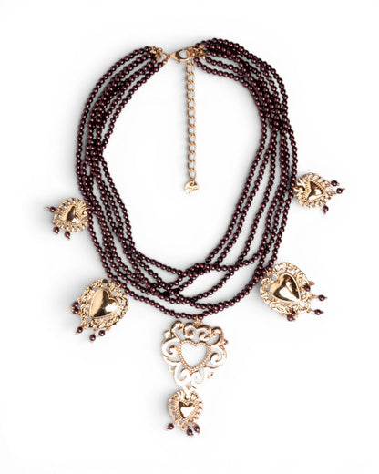 Collana multi fili con micro pietre in acrilico marrone e cuori sacri pendenti