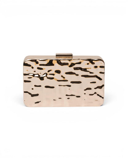 Clutch in metallo con design effetto martellato