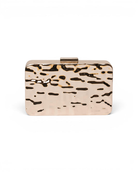 Clutch in metallo con design effetto martellato
