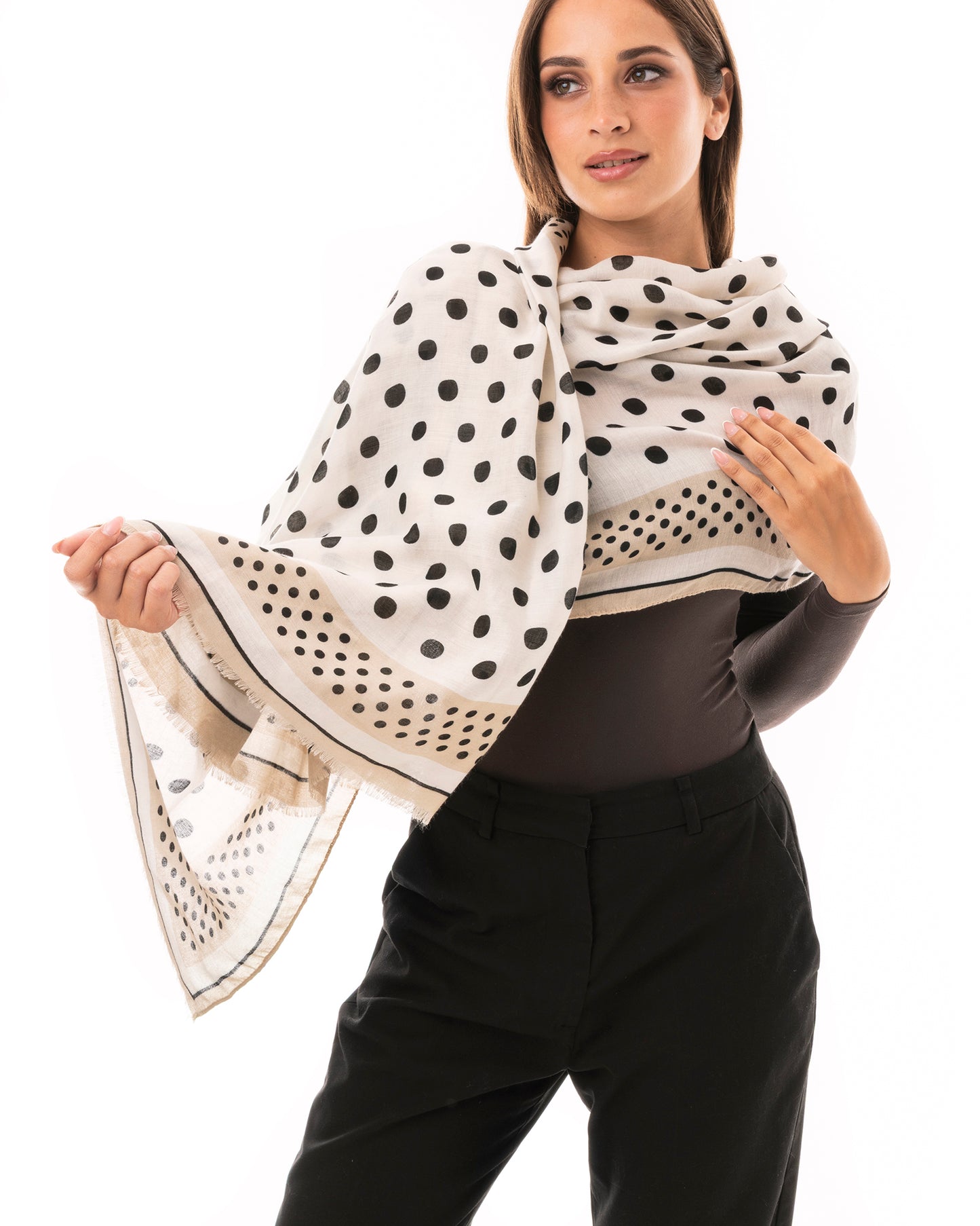 Sciarpa in cotone con texture a pois bianca e nera