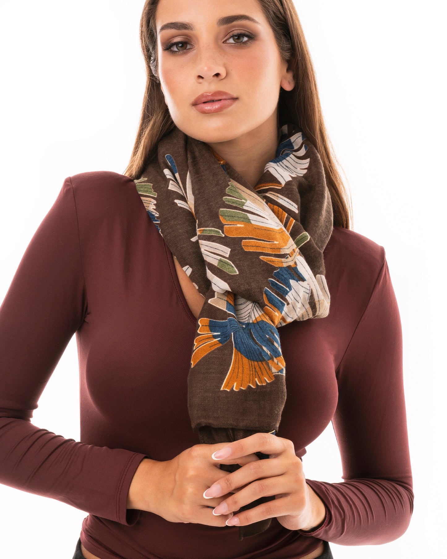 Sciarpa in cotone marrone con stampa a foglie tropicali multicolore