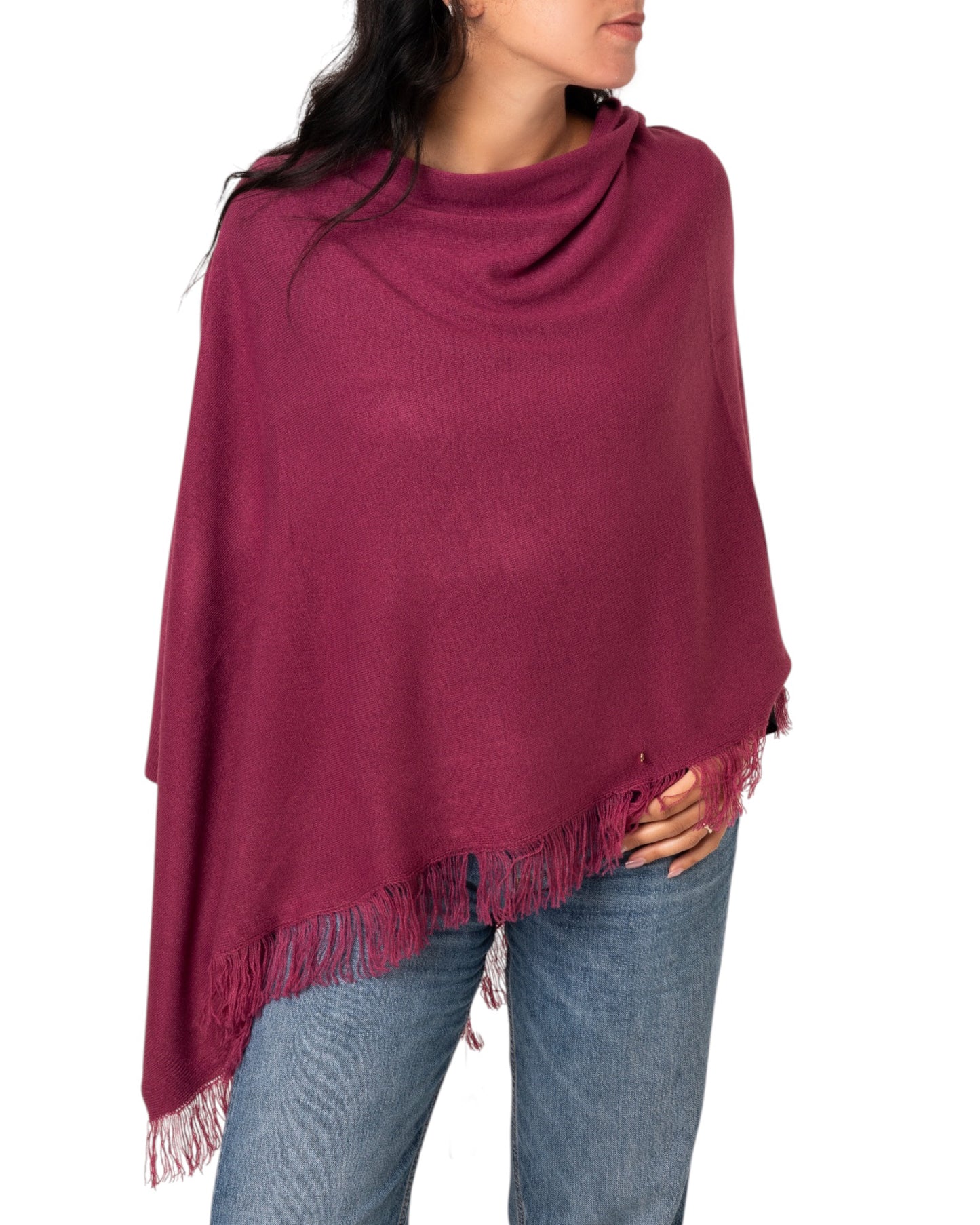 Poncho color melanzana con frange