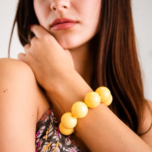 Bracciale con sfere XXL elastico in acrilico giallo - Mya Accessories