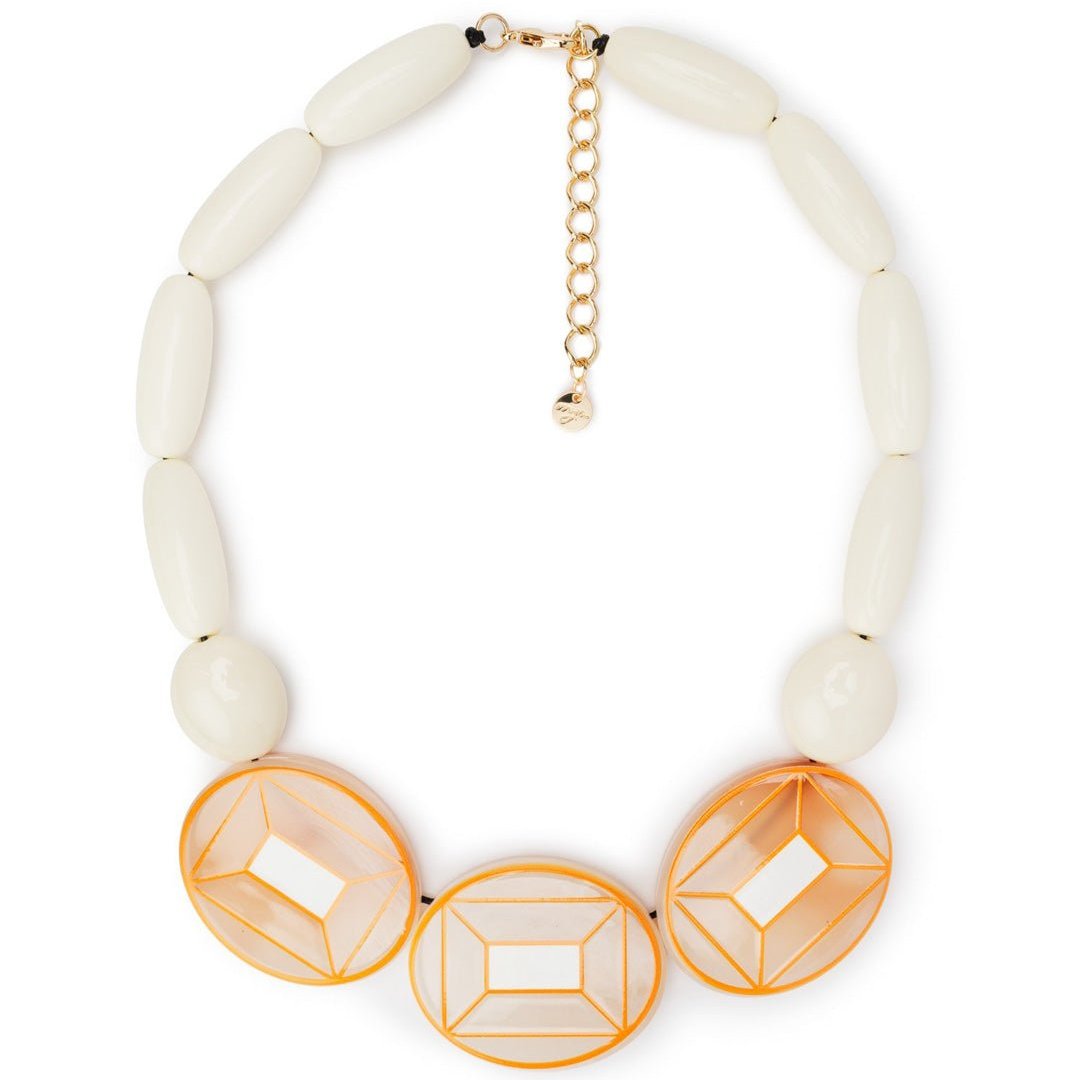 Collana girocollo in acrilico con elementi geometrici bianchi e rosa - Mya Accessories