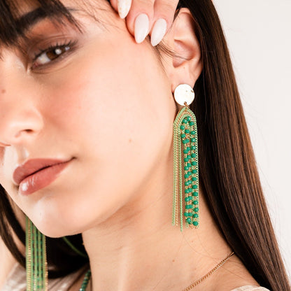 Orecchini in ottone lunghi pendenti con catene microcristalli verde - Mya Accessories