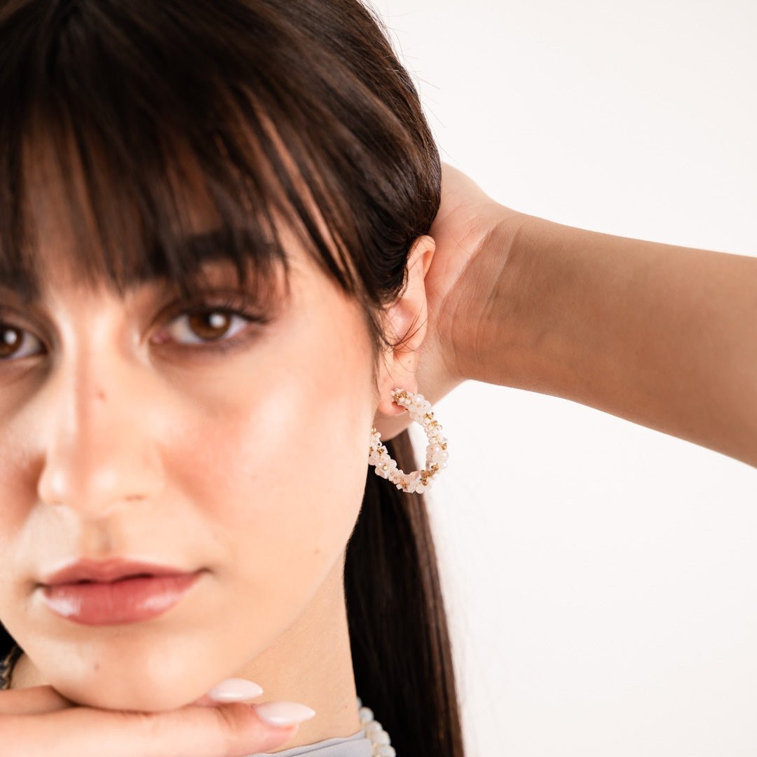 Orecchini a semicerchio con microcristalli tono bianco - Mya Accessories