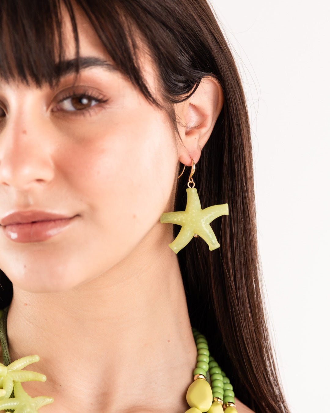 Orecchini pendente a stella marina in acrilico verde lime - Mya Accessories