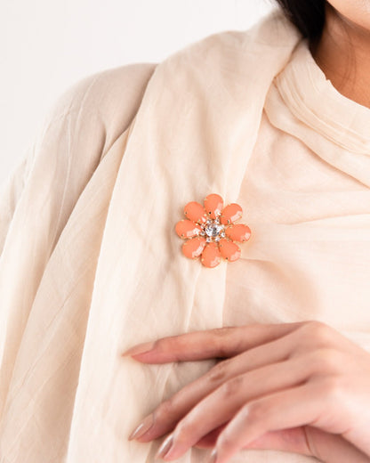 Spilla in ferro con fiore in resina pesca - Mya Accessories