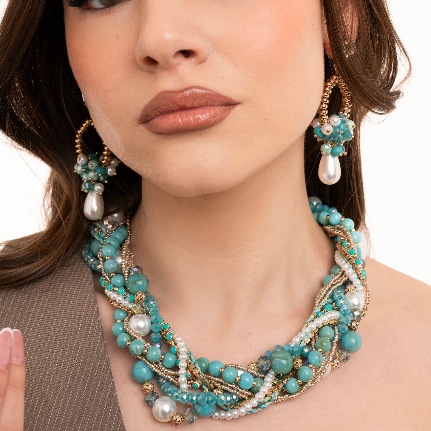 Collana girocollo con pietre in acrilico e vetro intrecciate tono tuchese - Mya Accessories