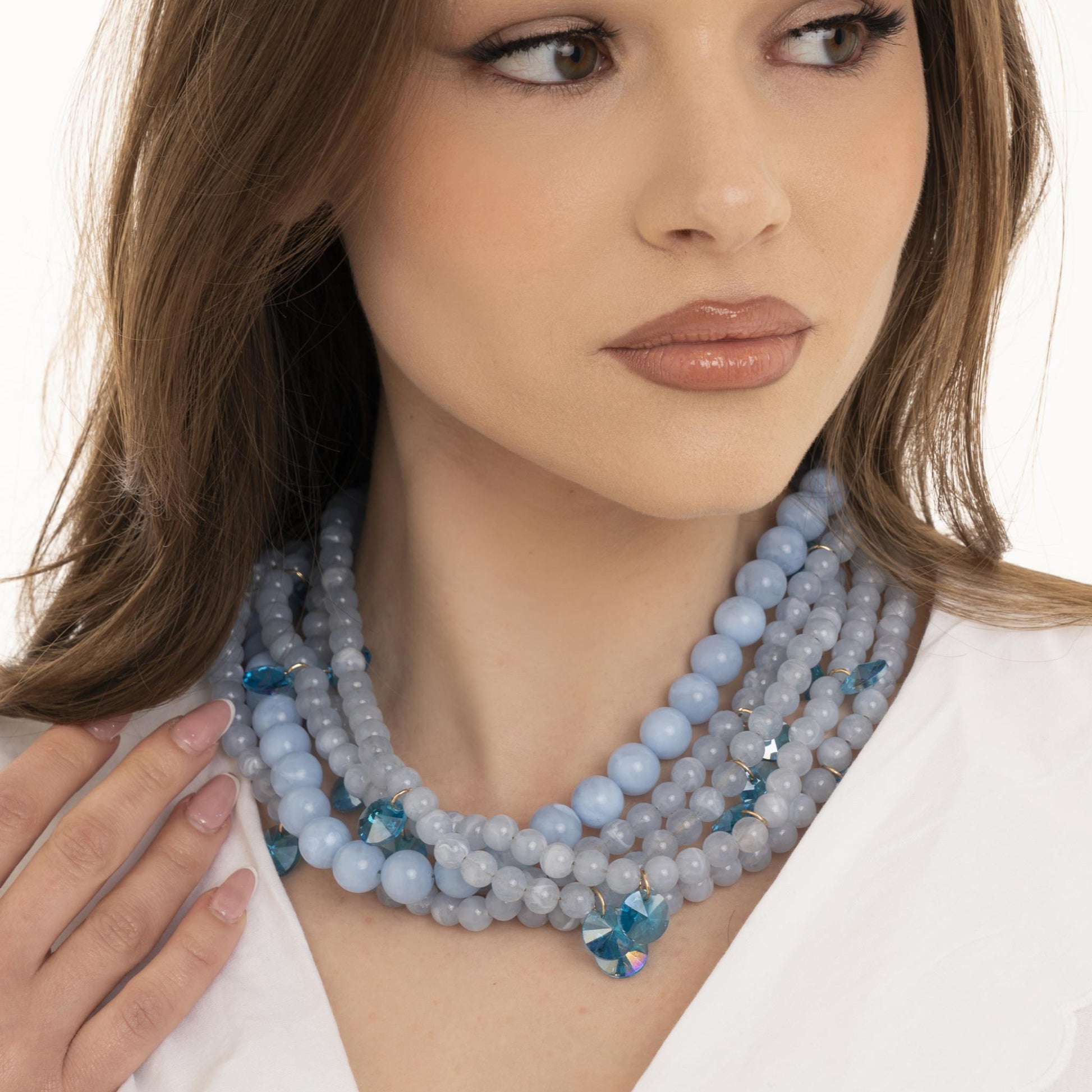 Collana multi filo con sfere in acrilico e vetro tono azzurro - Mya Accessories