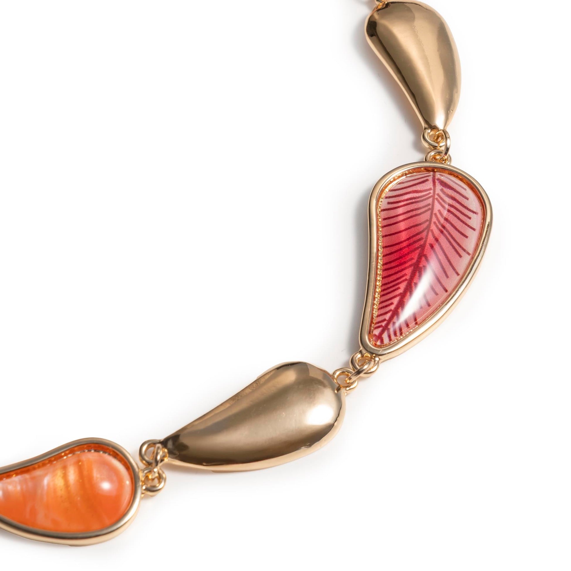 Collana girocollo con inserto foglia in metallo ed acrilico tono rosso ed arancio - Mya Accessories