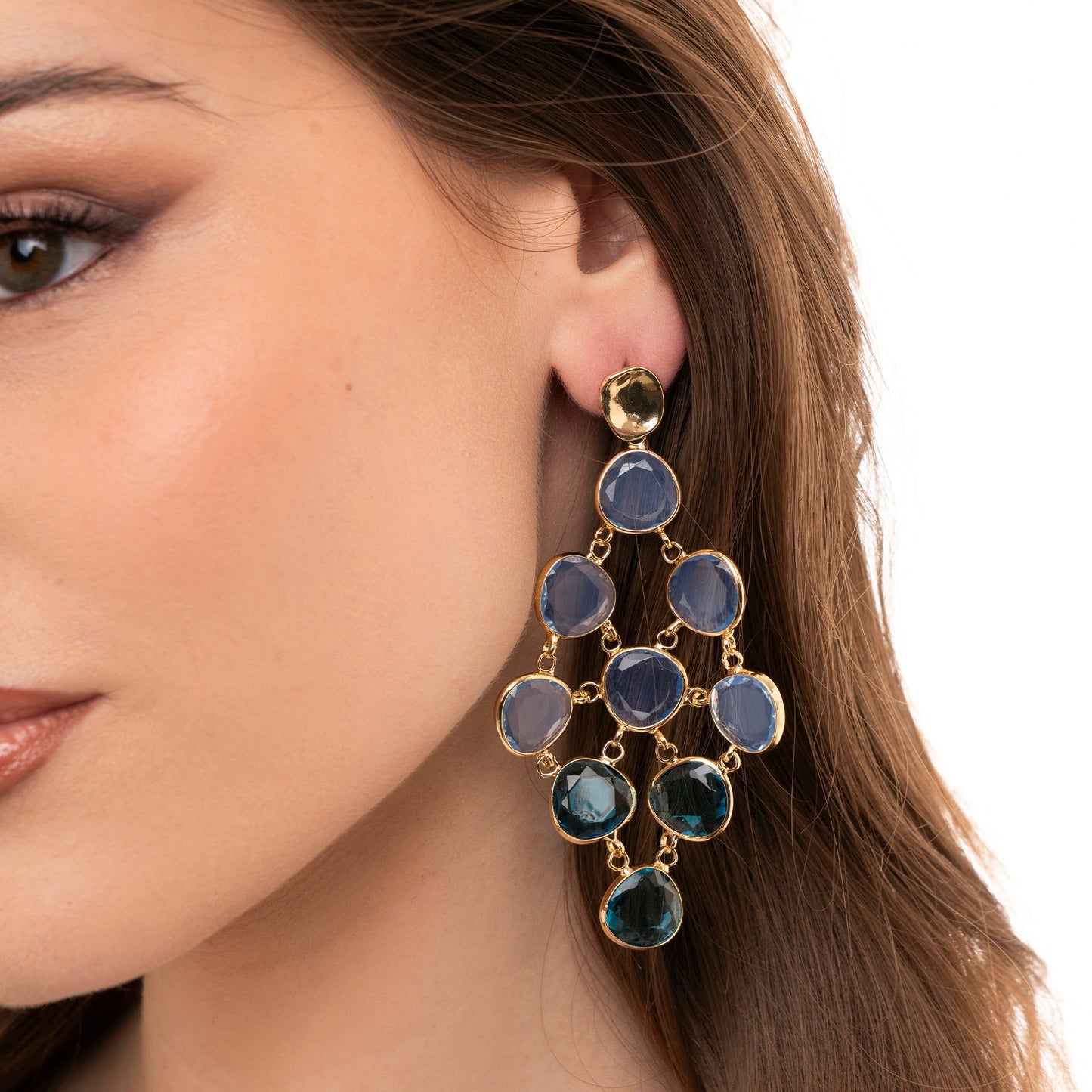 Orecchini pendenti con pietre circolari in vetro tono azzurro - Mya Accessories