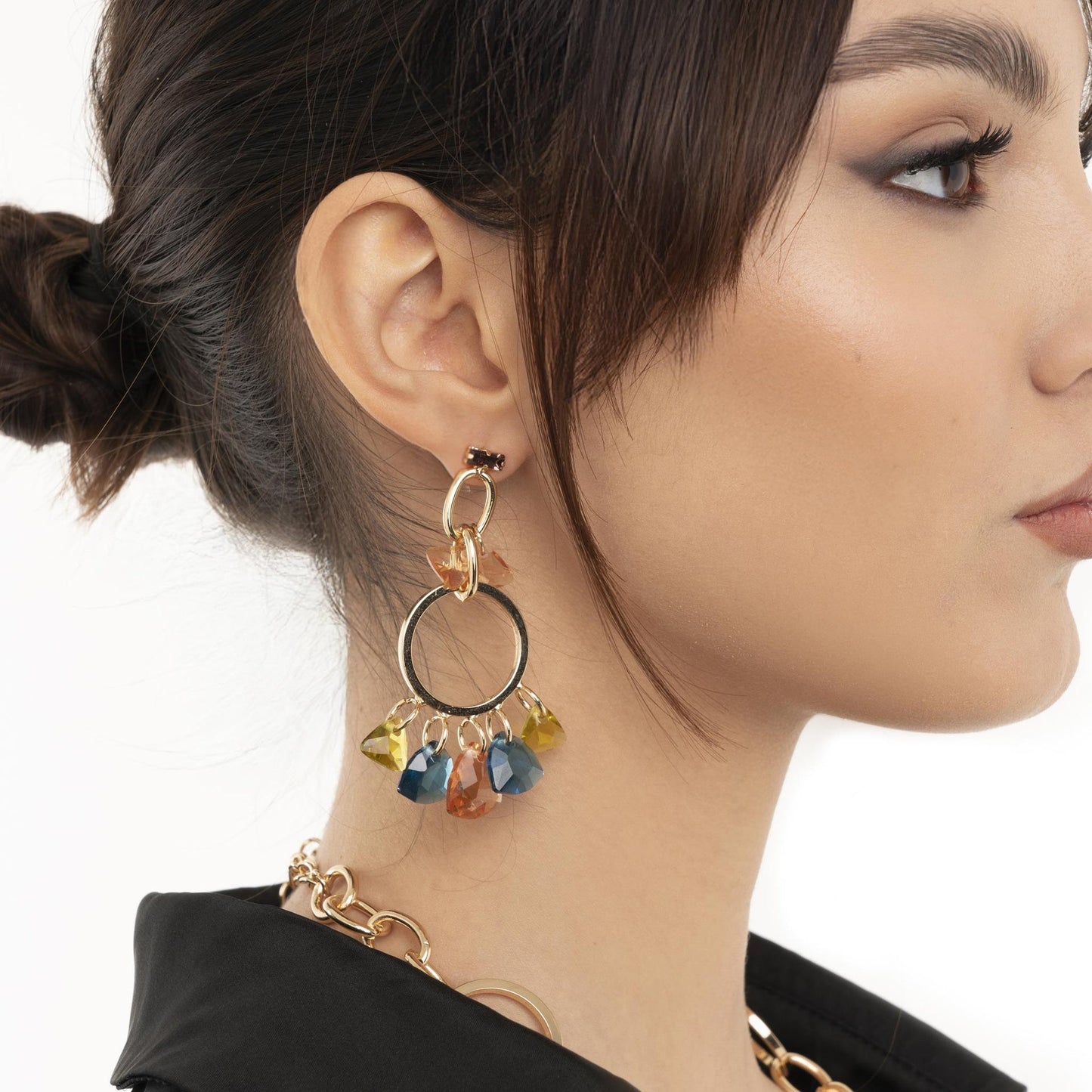 Orecchini pendenti a cerchio con pietre in vetro multi - Mya Accessories