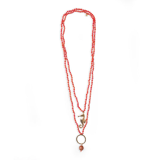 Collana sali e scendi con micro cristalli corallo e pendente a cavalluccio marino in metallo