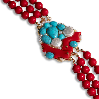 Collana multi filo con sfere in acrilico tono corallo con inserto in vetro multi