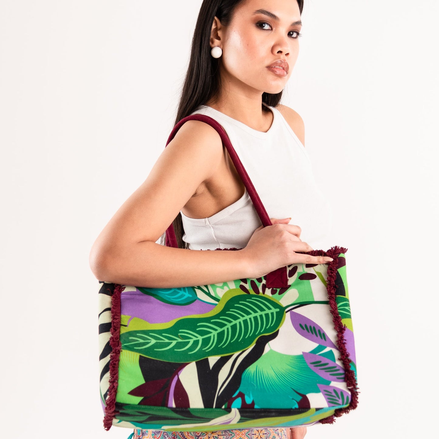 Borsa mare in cotone con stampa a foglie verdi e marrone