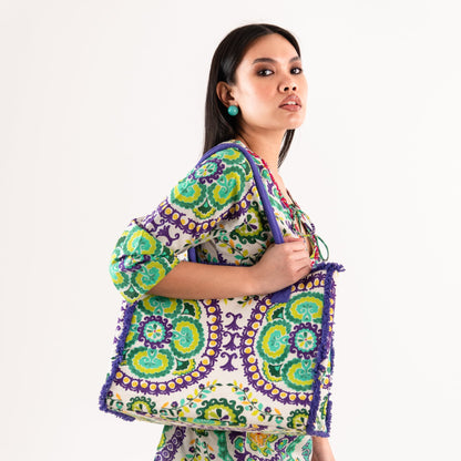 Borsa mare in cotone con stampa a fiori viola e verde