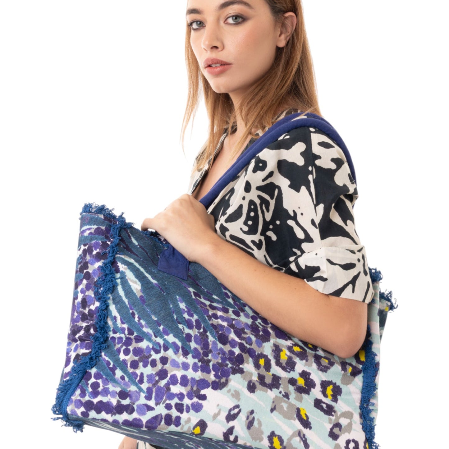 Borsa mare in cotone con stampa animalier blu e viola
