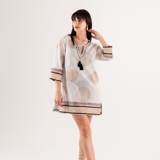 Vestito in cotone corto bianco con stampa oro